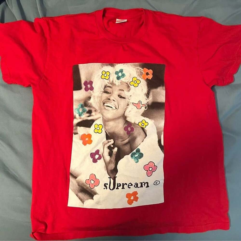 Supreme Naomi T-Shirt Red